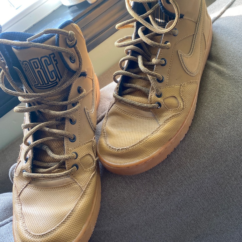 men’s sneakers